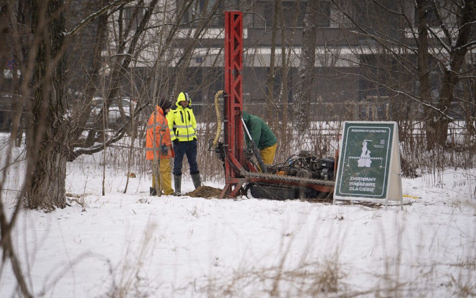 Pierwsze ekipy geologów pojawiły się przy Alei Wilanowskiej