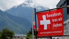 Szwajcarzy głosują w niedzielnym referendum dotyczącym propozycji ograniczenia populacji kraju do 10