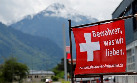 Szwajcarzy głosują w niedzielnym referendum dotyczącym propozycji ograniczenia populacji kraju do 10