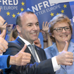 Manfred Weber cieszy się z wyniku głosowania w Helsinkach