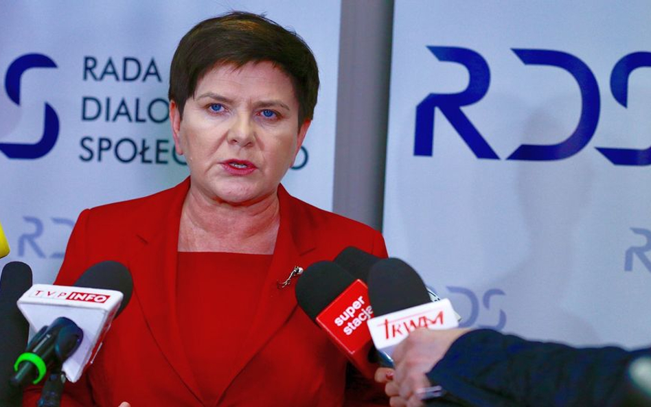 Szydło: Nowa propozycja - podwyżki od 2020 r., wyższe pensum