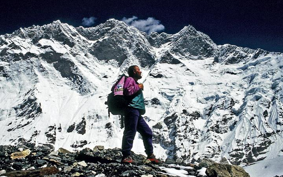 Jerzy Kukuczka przed południową ścianą Lhotse (8516 m n.p.m.) podczas swojej ostatniej wyprawy w paź