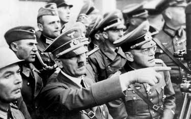 Adolf Hitler podczas wizyty w Warszawie po kapitulacji stolicy Polski, 5 października 1939 r.