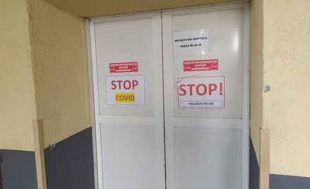 O połowę więcej zakażeń niż przed tygodniem. Zmarło 9 osób