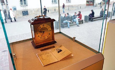 Zegar, który stał na biurku papieża w Castel Gandolfo, zatrzymał się w momencie jego śmierci. Można 