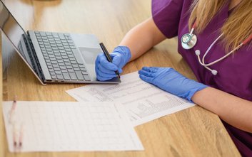 Świadczenia opieki zdrowotnej finansowane ze środków publicznych  dla mieszkańców Warszawy realizuje