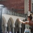 Kurtyny wodne pomagają mieszkańcom Krakowa radzić sobie z upałami