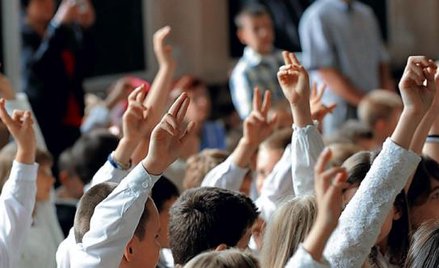 Większość rodziców wciąż nie chce, by ich sześcioletnie pociechy uczyły się w jednej klasie razem ze