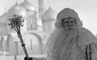 Oficjalnie od 1937 r. Dziadek Mróz stał się symbolem komunistycznych obchodów Nowego Roku, które mia