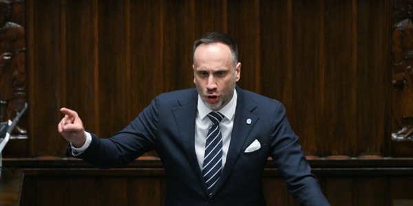 PSL zarzuca Januszowi Kowalskiemu „poważne przestępstwo”. „Pozbawił karty posła”