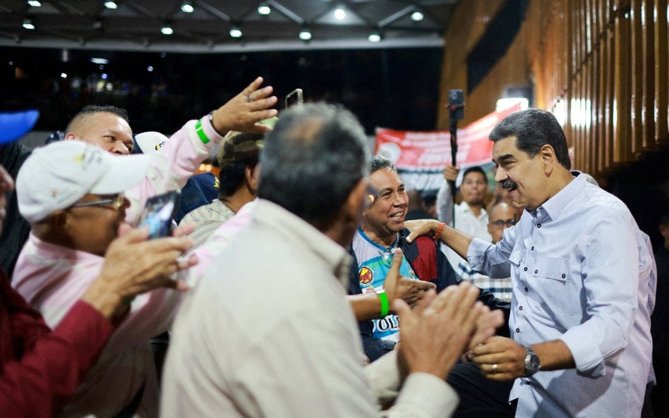 Prezydent Wenezueli Nicolas Maduro ze swoimi zwolennikami