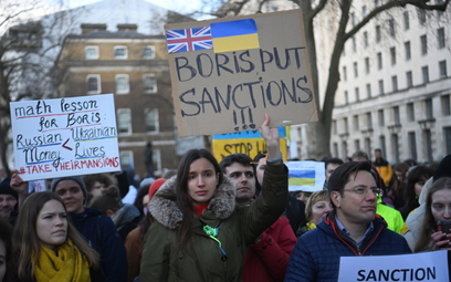 Demonstracja Ukraińców przed Downing Street w Londynie