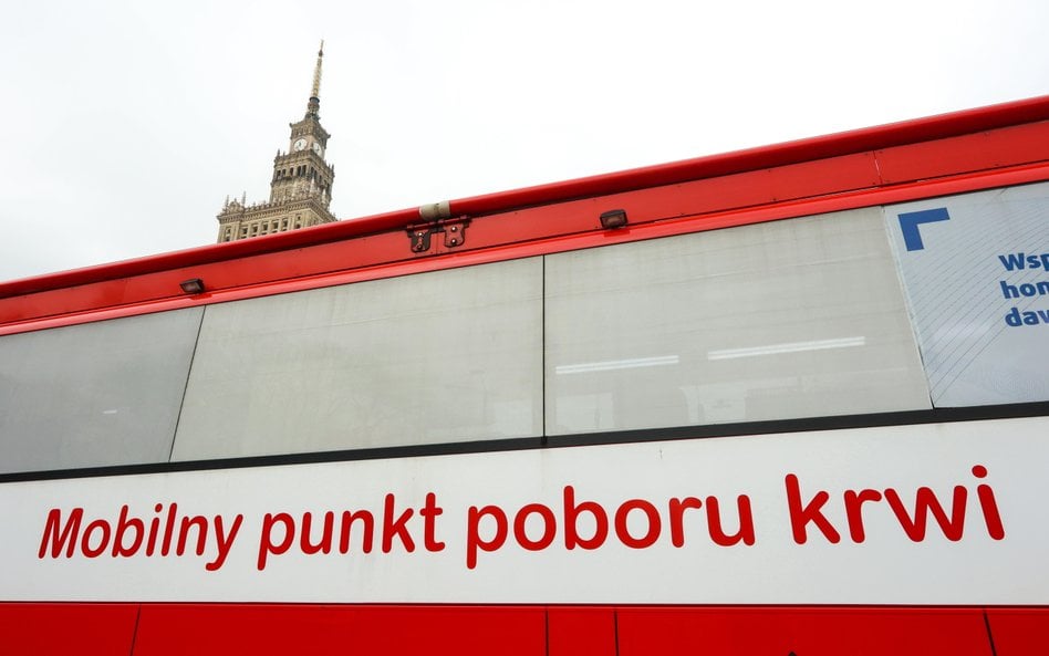 W uprawnieniach do wolnego za oddanie krwi nic się nie zmienia. „Rzeczpospolita” prostuje medialne doniesienia