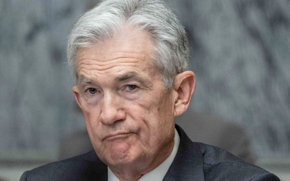 Inwestorzy wyczekują cięcia stóp procentowych przez Fed, którym kieruje Jerome Powell. Fot. afp