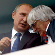 Władimir Putin rozmawia z ówczesnym szefem Formuły 1 Berniem Ecclestone podczas Grand Prix Rosji For