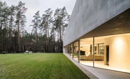 Dom Skrojony to efekt zmiany prawa budowlanego na Litwie. „Powstał budynek o trójkątnym planie, mimo