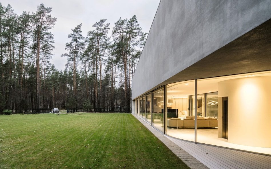 Dom Skrojony to efekt zmiany prawa budowlanego na Litwie. „Powstał budynek o trójkątnym planie, mimo