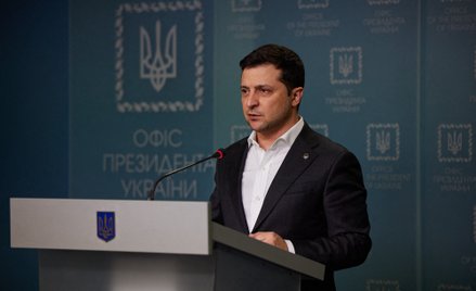 Rakiety spadają na stolicę, prezydent podtrzymuje na duchu