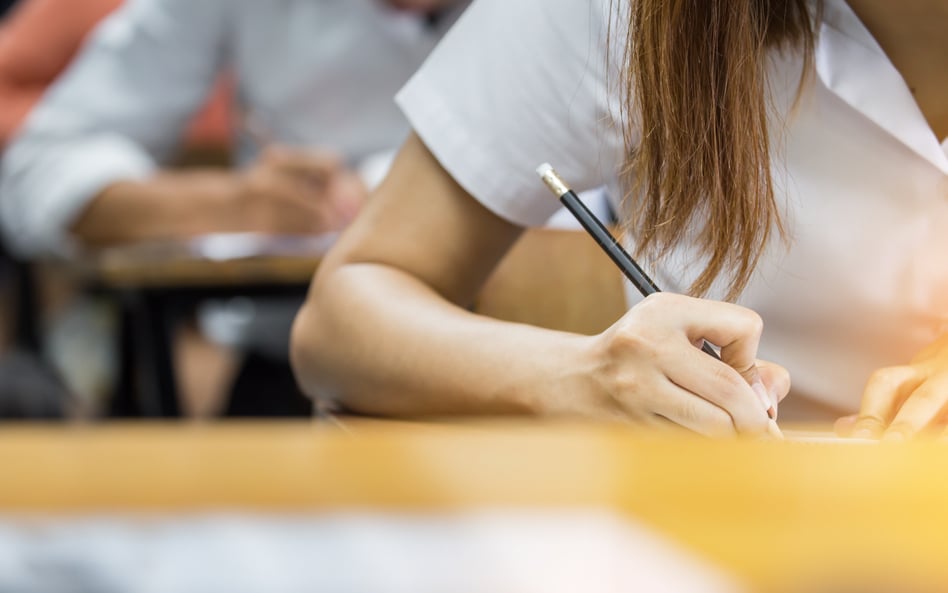 Do tegorocznych egzaminów ósmoklasisty przystąpi prawie 355 tys. uczniów