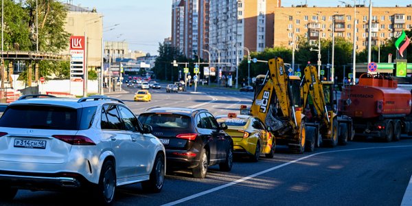 Lack of fuel, the spectre of a banking crisis. Russia is inactive  attacking. Its economy is already sinking