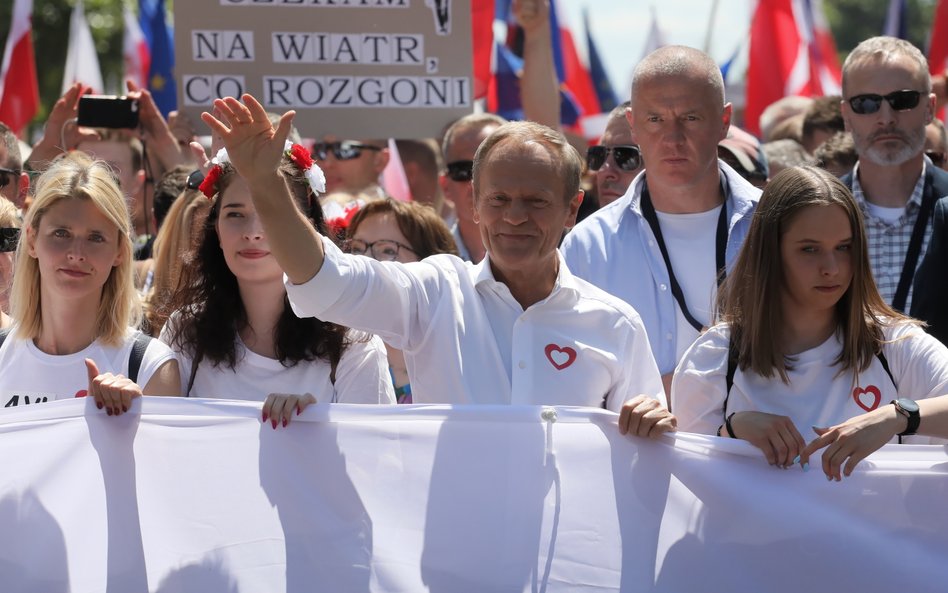 Donald Tusk na Marszu 4 Czerwca: Nie bójcie się, nikt nas dzisiaj nie zagłuszy