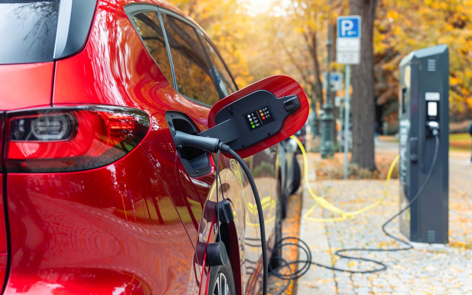 Drożeją paliwa, rośnie zainteresowanie elektrykami. Rynek zaczyna się przestawiać