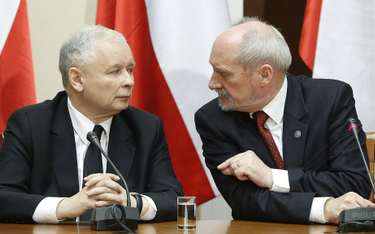 Gdyby Jarosław Kaczyński wycofał się z ustawy degradacyjnej, Antoni Macierewicz podniósłby tę sprawę