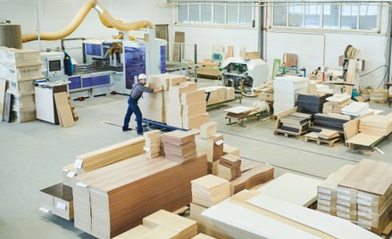 Produkcja płyt meblowych przegrywa dziś rywalizację o drewno z energetyką, która dzięki dotacjom pła