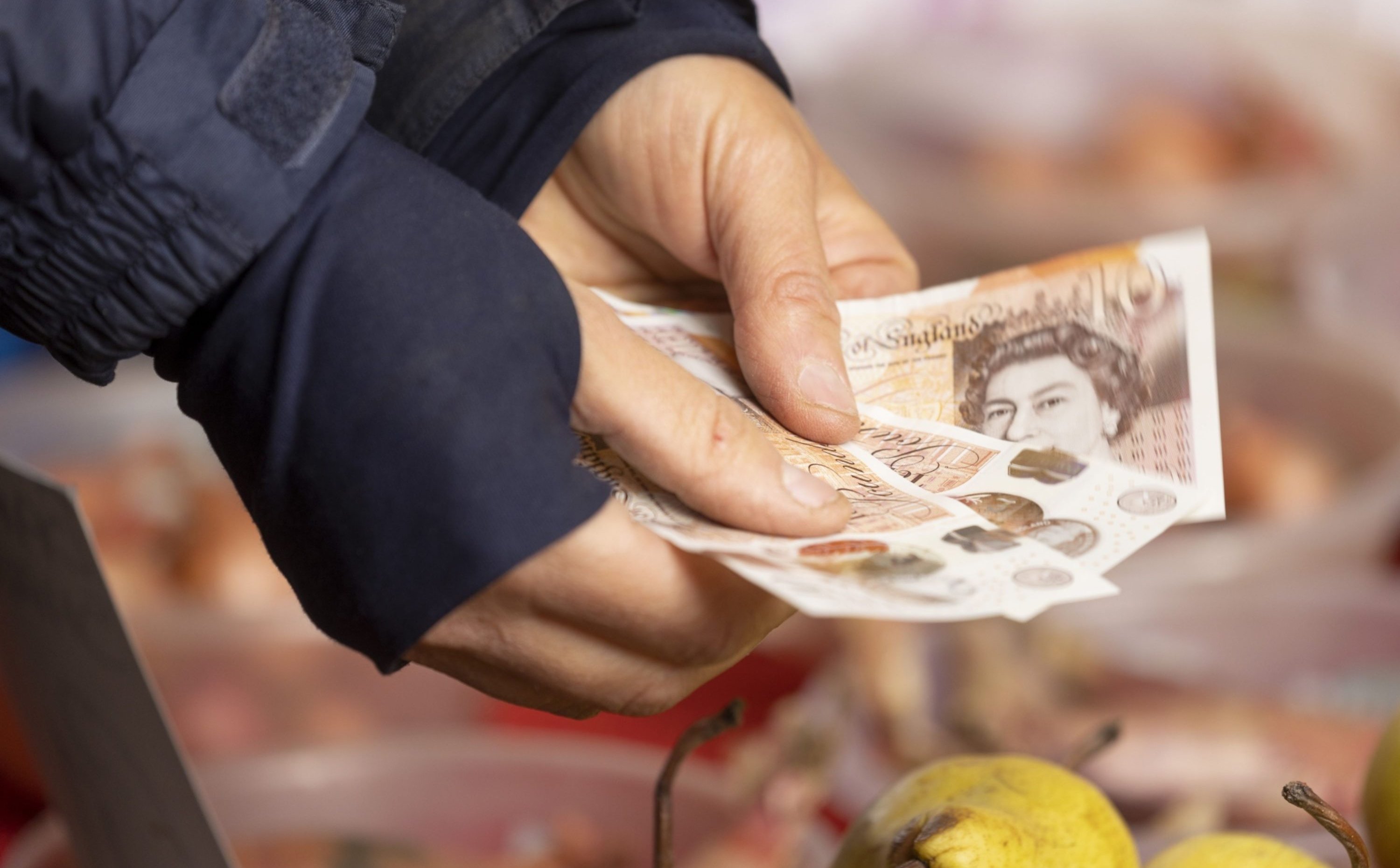 Funt zyskiwał wobec dolara, ale tracił wobec euro i złotego. Jakie są dla niego prognozy?