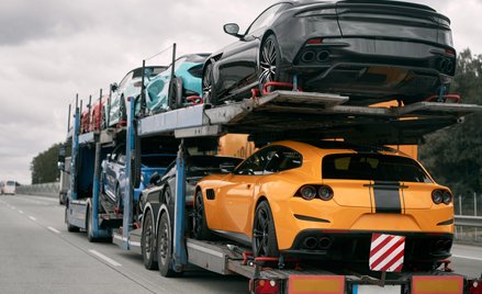 Powoli zmienia się struktura importu używanych aut do Polski. Maleje liczba tych najstarszych, a prz