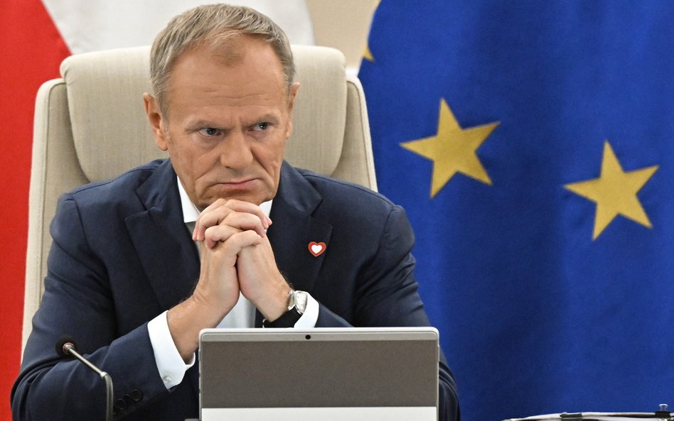 Premier Donald Tusk podczas posiedzenia rządu w siedzibie Kancelarii Prezesa Rady Ministrów w Warsza