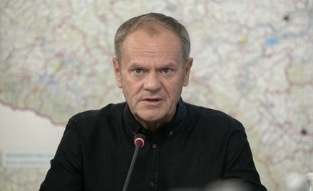 Premier Donald Tusk podczas narady ogólnopolskiego sztabu kryzysowego we Wrocławiu.