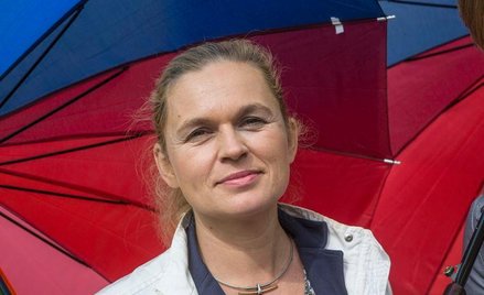 Wyzywają i drą karty z podpisami