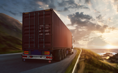 W handlu z pozostałymi krajami UE do przewozu eksportowanych towarów używamy w dużej mierze transpor