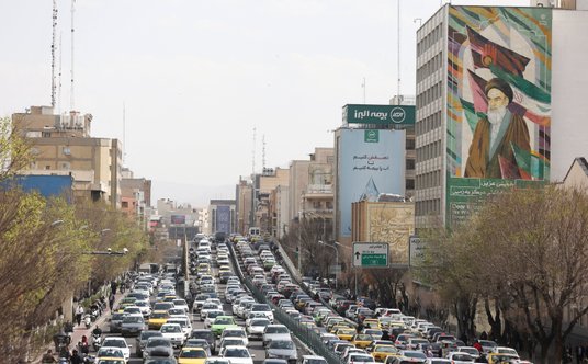 Zakorkowane ulice w Teheranie po ataku Izraela i USA