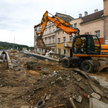 Trwają prace nad usunięciem zalegających na terenie miasta śmieci oraz przywróceniem przepraw przez 