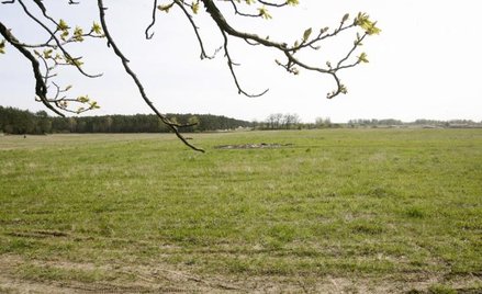 Zdarza się, że do pięknie położonej działki nie ma dróg dojazdowych