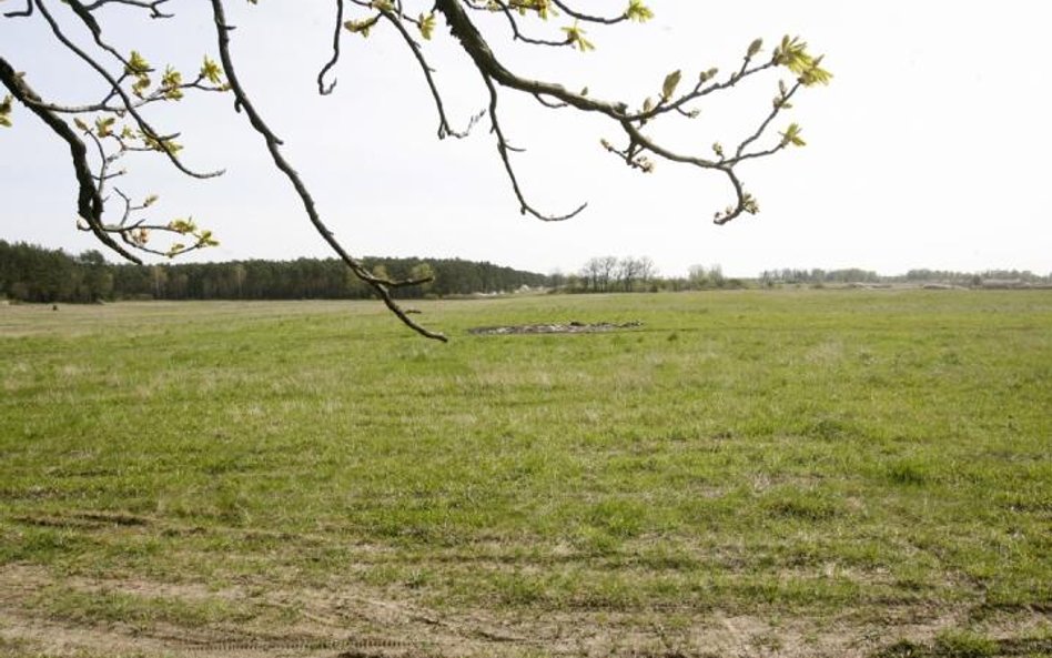 Zdarza się, że do pięknie położonej działki nie ma dróg dojazdowych