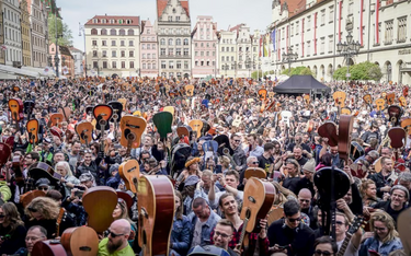Bicie gitarowego rekordu świata we Wrocławiu w 2023 roku