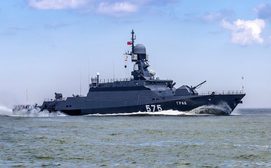 Mały okręt rakietowy Grad proj. 21631 Bujan-M podczas prób morskich.