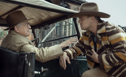 Robert de Niro (w roli Billa Hale’a) i z prawej jego aktorski następca Leonardo DiCaprio (jako Ernes