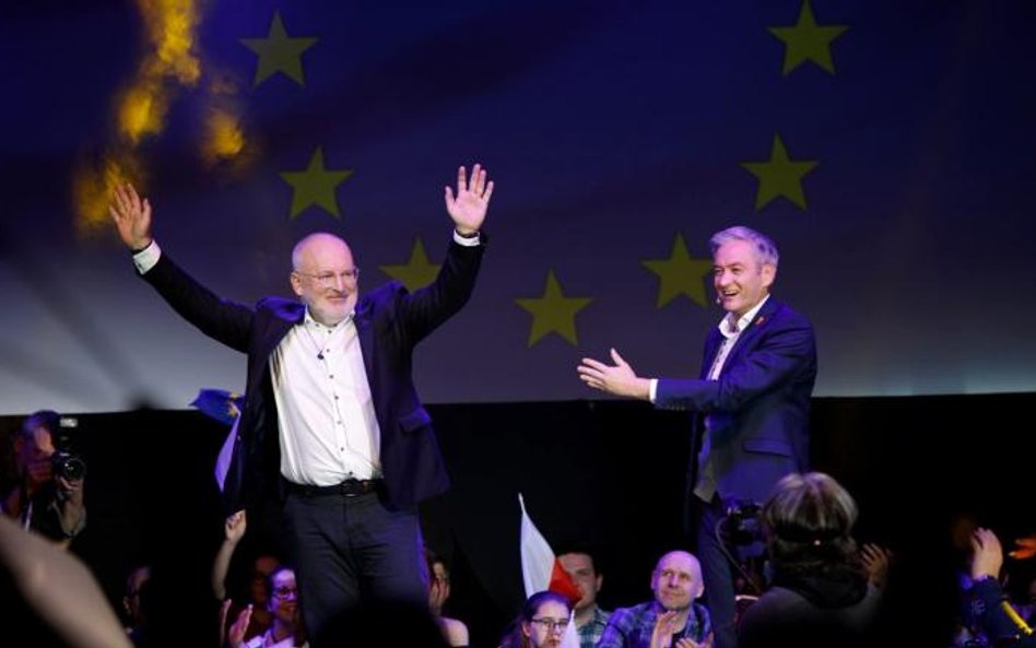 Frans Timmermans i Robert Biedroń w niedzielę w Warszawie