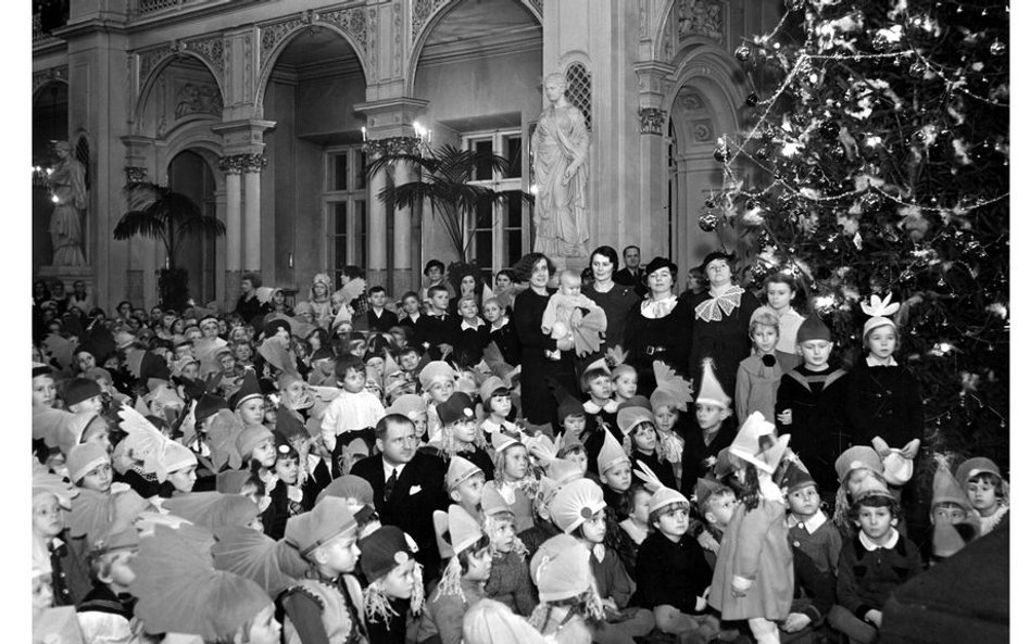 29 grudnia 19345r., Gwiazdka dla dzieci pracowników miejskich zorganizowana przez Samorząd m.st. War