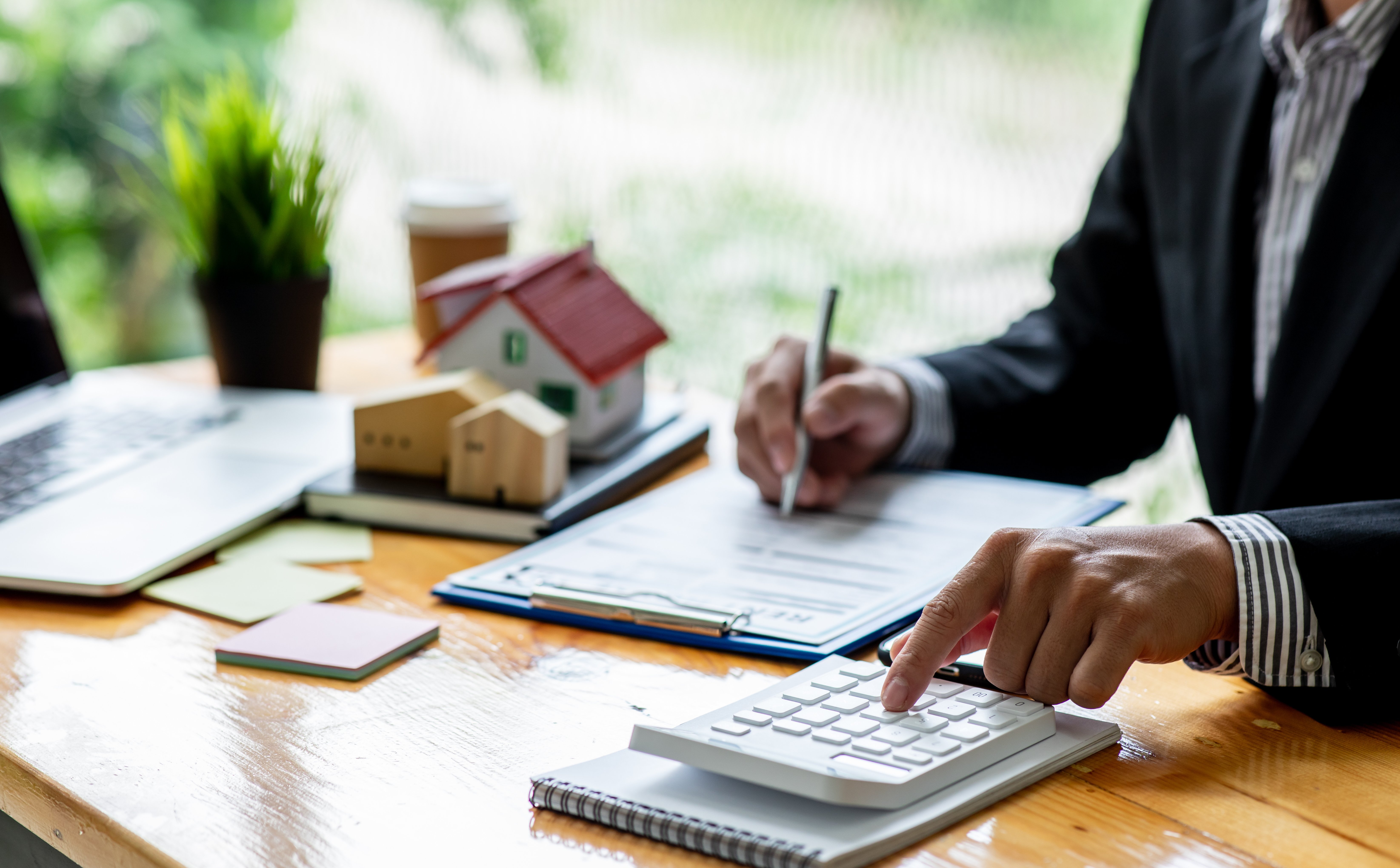 Kredyty gotówkowe a budżet domowy. Jak efektywnie nimi zarządzać?