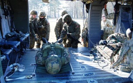 Ęwakuacja rannego z pola walki