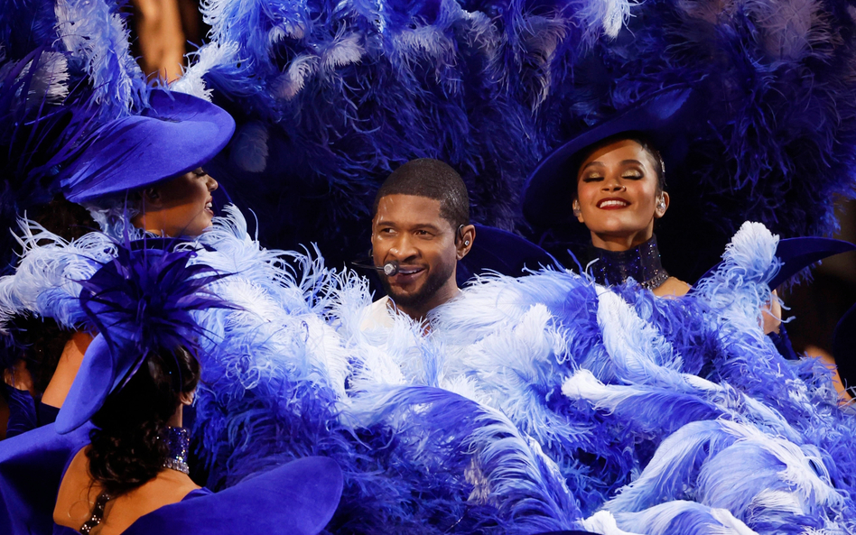 W tym roku główną gwiazdą Super Bowl był piosenkarz R&B Usher, który niedzielnym występem chciał ucz