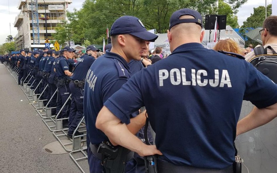 Policja - Można kręcić, ale nie przeszkadzać
