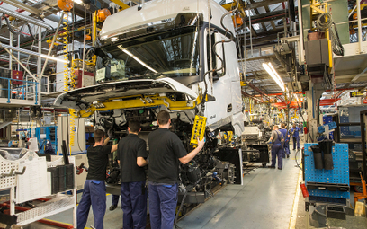 Zakład Daimler Trucks w Woerth, linia montażu ciężarówek