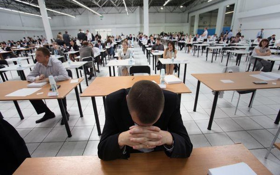 Aplikacje prawnicze 2011 r.: najwięcej chętnych na komornika
