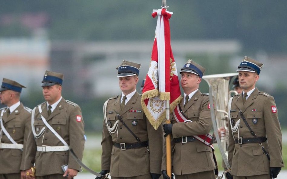 Powrót do tradycyjnych stopni wojskowych byłby przełomem w polskiej armii.